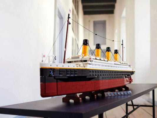 RMS Titanic Ocean Liner - 10294